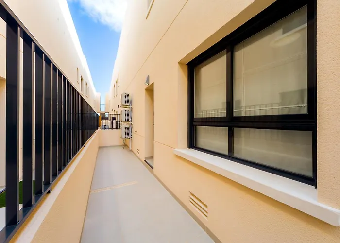 Luxurious 2 Bedroom Apartment Near The Beach