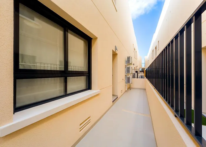 Luxurious 2 Bedroom Apartment Near The Beach