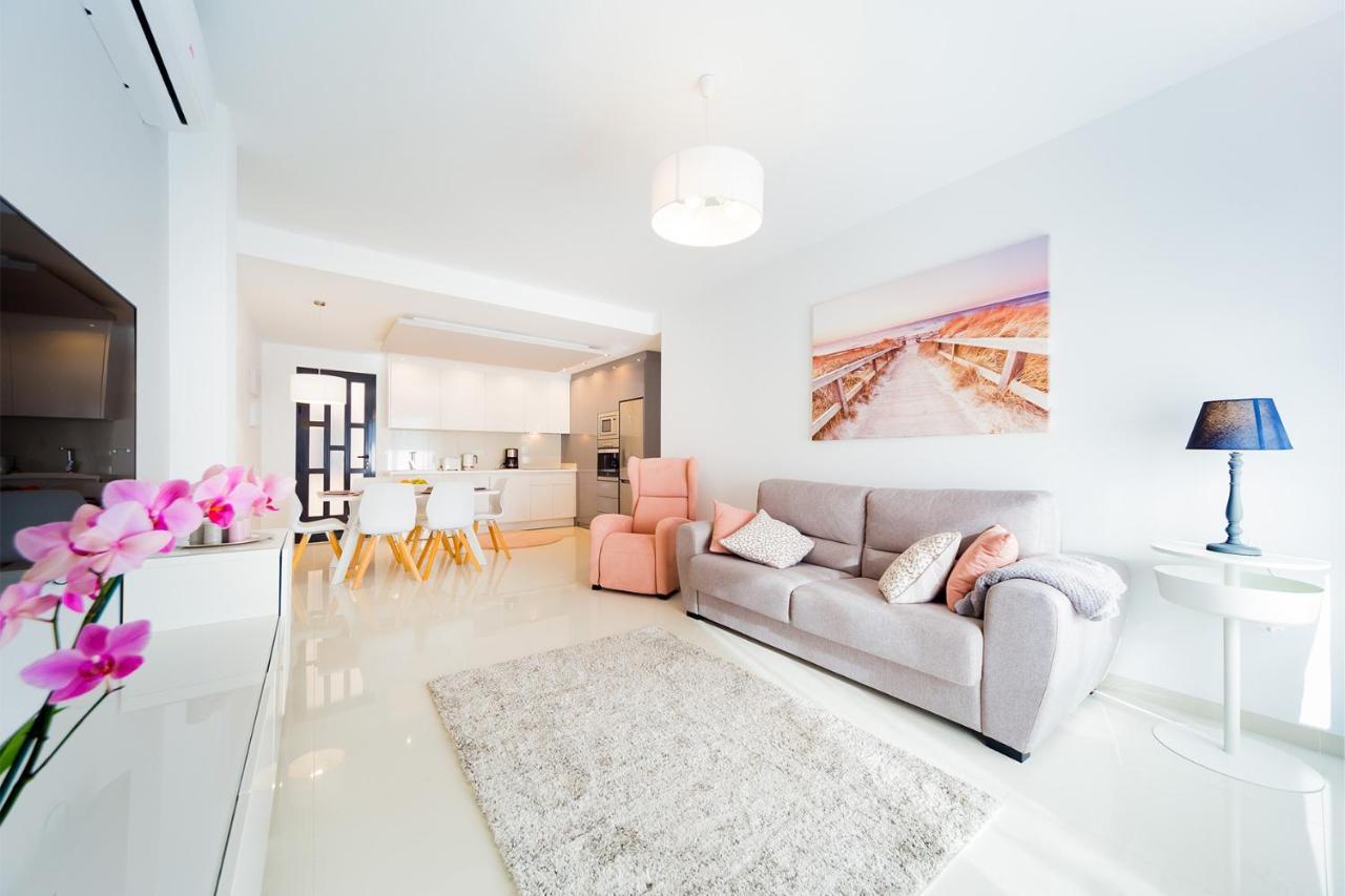 Luxurious 2 Bedroom Near The * Torre de la Horadada
