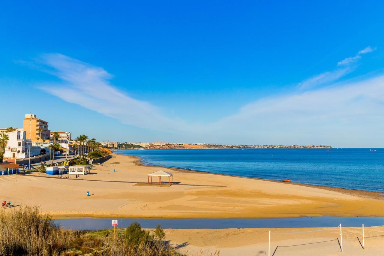 Luxurious 2 Bedroom Near The
