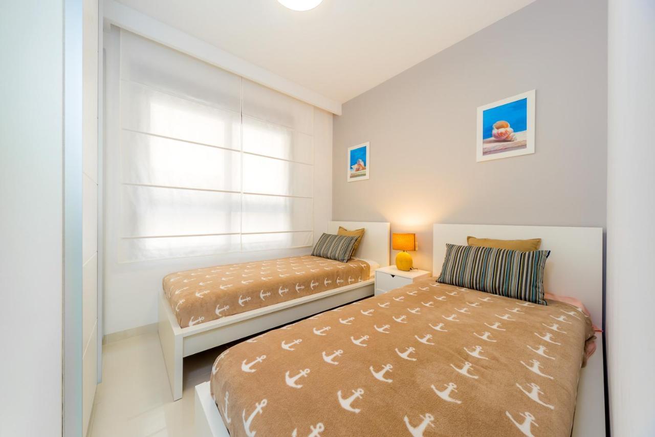 Luxurious 2 Bedroom Near The Apartament Torre de la Horadada