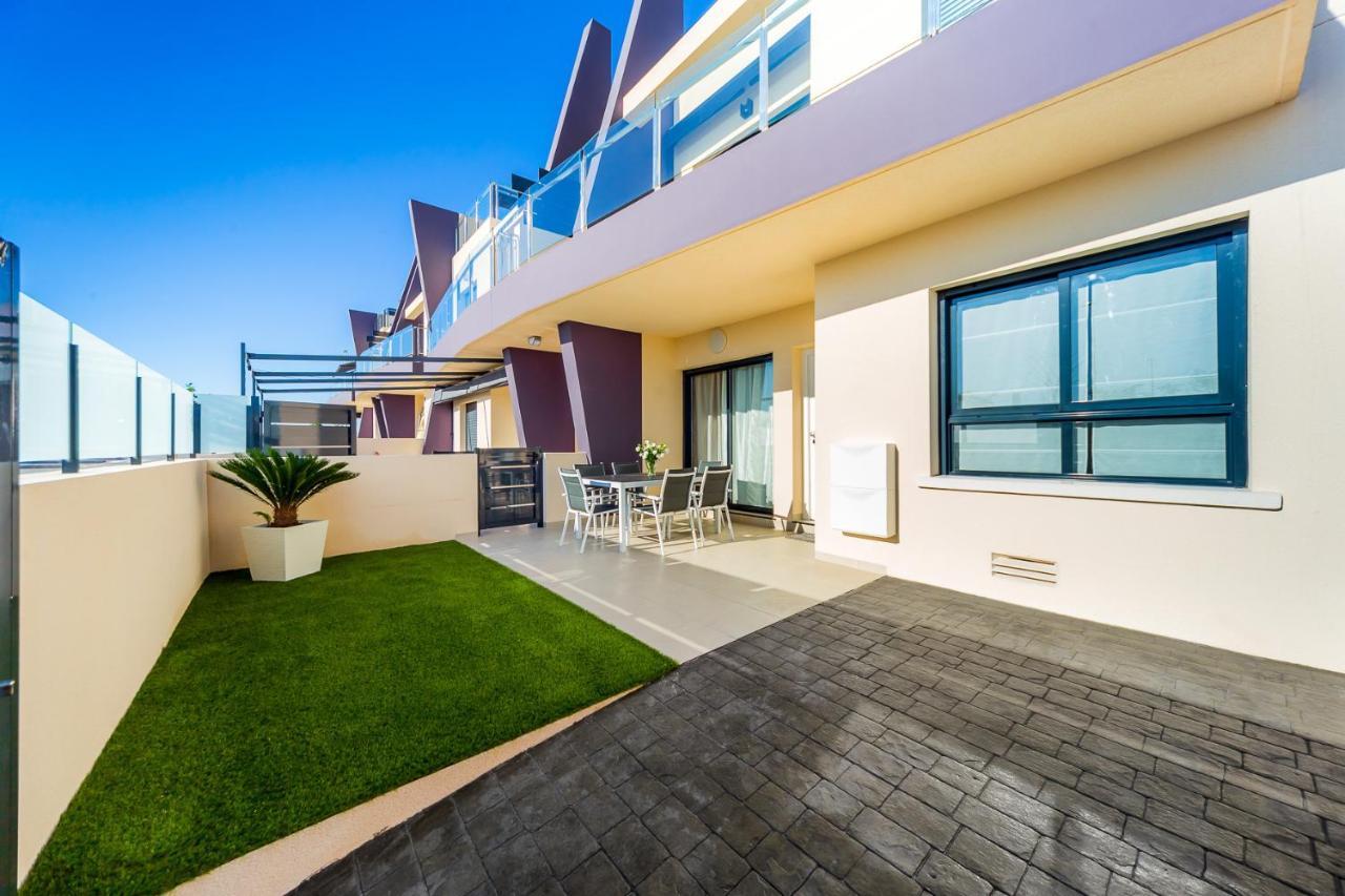 Luxurious 2 Bedroom Near The Apartment *