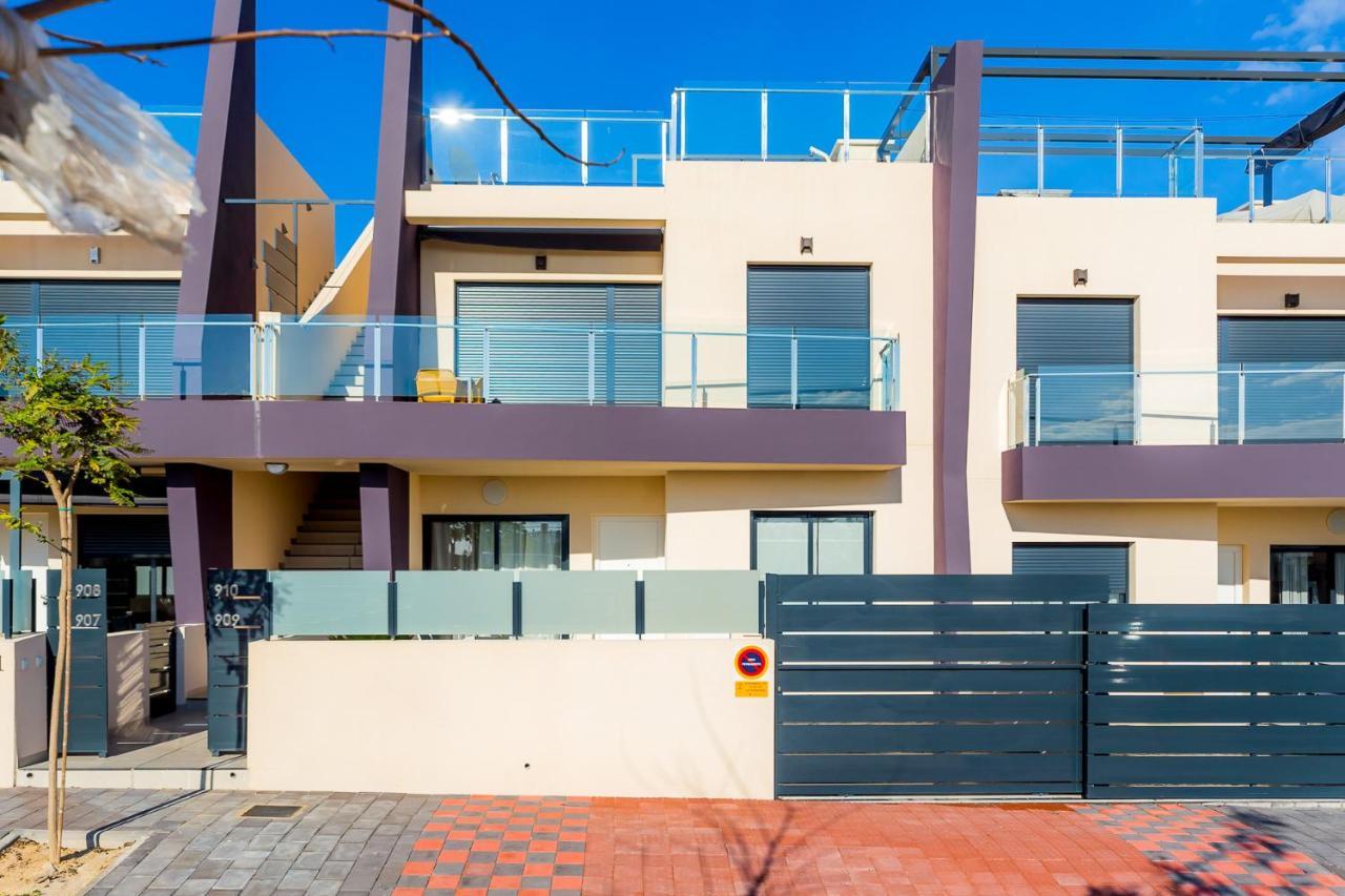 Luxurious 2 Bedroom Near The Apartament