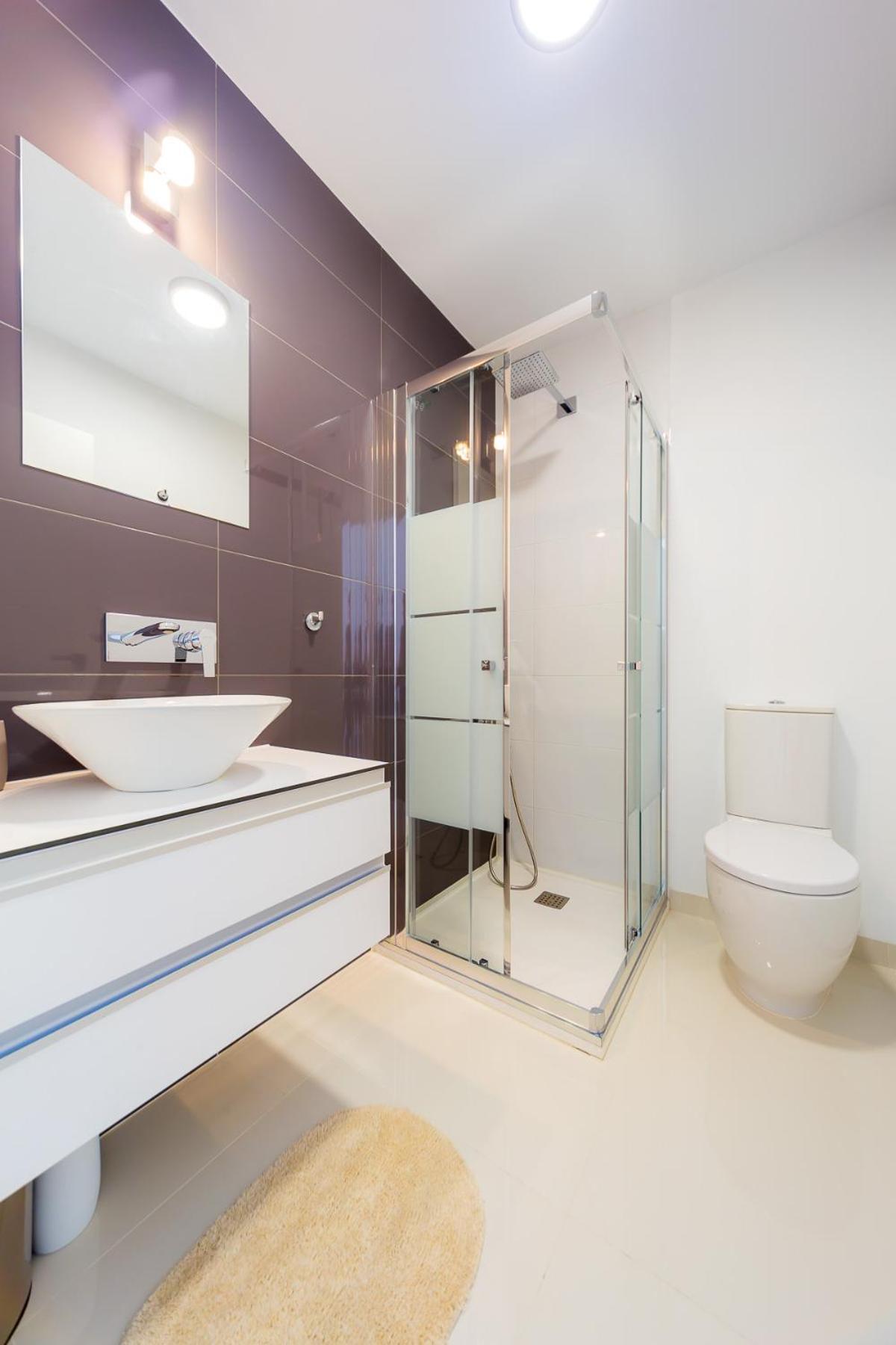 Luxurious 2 Bedroom Near The