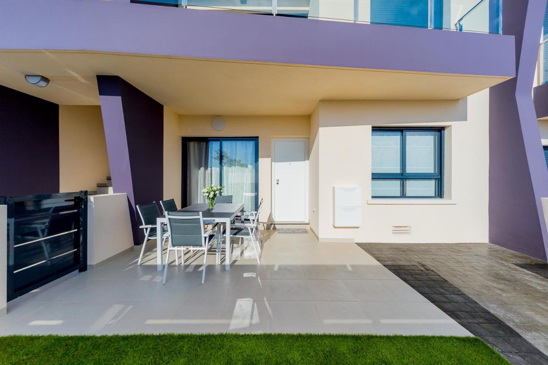 Luxurious 2 Bedroom Near The Apartment